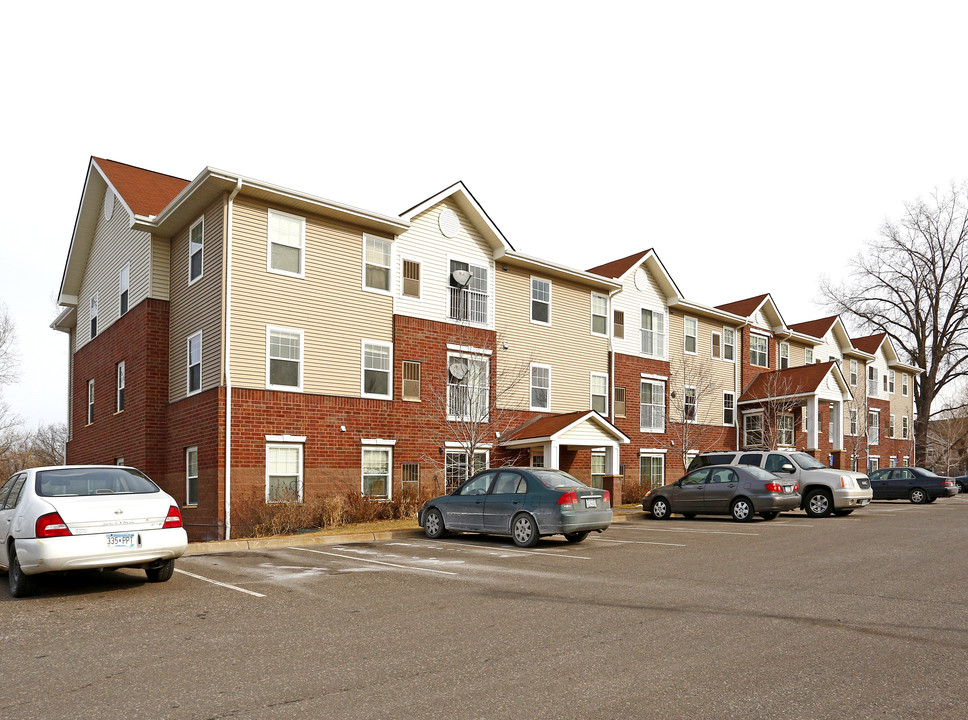 Willow Ridge Apartments in Vadnais Heights, MN - Building Photo