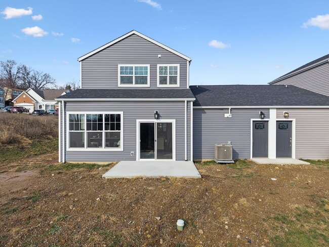 2219 Lebanon Dr in McKeesport, PA - Foto de edificio - Building Photo