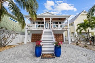 12112 Lagoon Ln in Treasure Island, FL - Building Photo - Building Photo