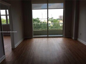 3180 Coral Way, Unit 305 in Coral Gables, FL - Building Photo - Building Photo