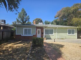1739 La Jolla Dr in Stockton, CA - Building Photo
