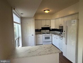 10142 Fair Wds Dr in Fairfax, VA - Building Photo - Building Photo