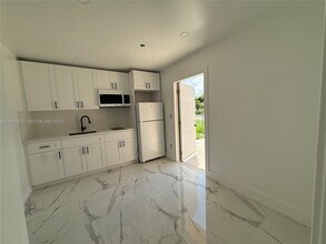 9824 SW 26th Terrace in Miami, FL - Building Photo - Building Photo