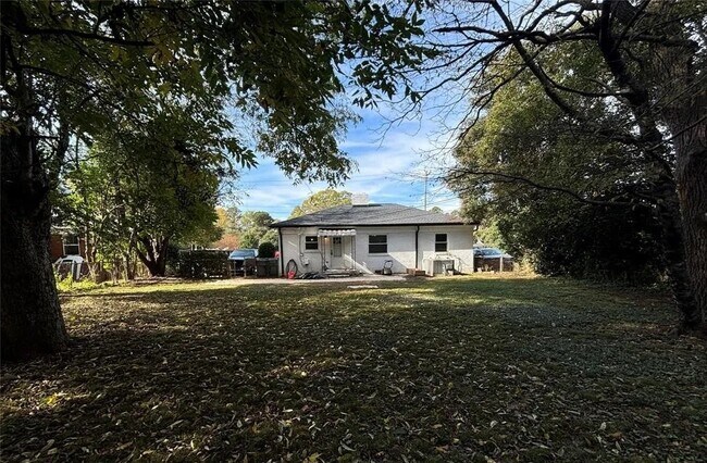 property at 3427 Eastway Dr