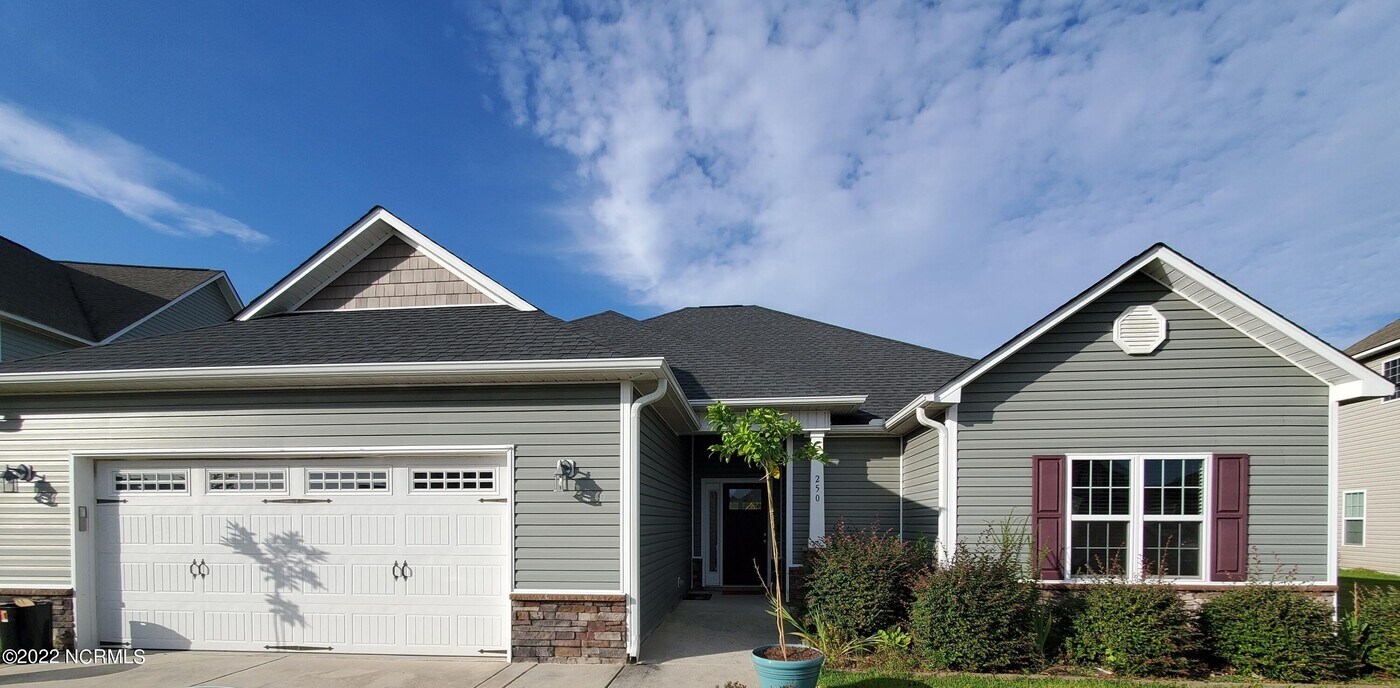 250 Sailor St in Sneads Ferry, NC - Building Photo