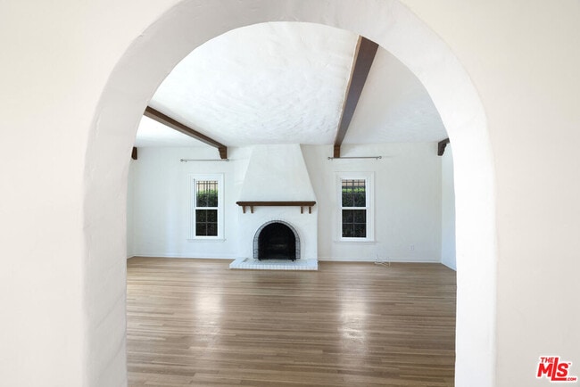 362 N Mansfield Ave in Los Angeles, CA - Building Photo - Building Photo