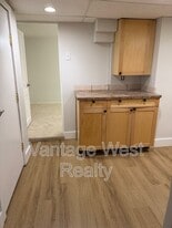 1861 High Rd in Kelowna, BC - Building Photo