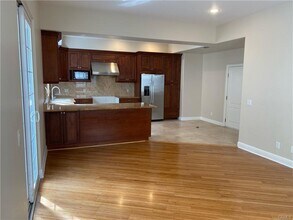 210 Avenue B in Redondo Beach, CA - Building Photo - Building Photo