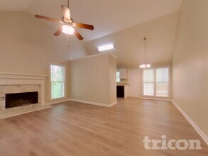 450 Amsterdam Way in Dallas, GA - Foto de edificio - Building Photo