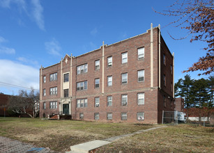 The Highlands in West Hartford, CT - Building Photo - Building Photo