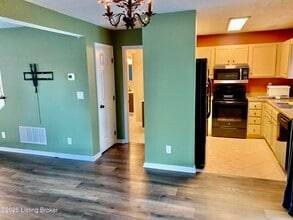 11004 Bay Run Dr in Louisville, KY - Building Photo - Building Photo