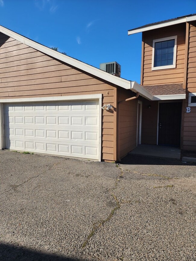 1313 Claus Rd in Modesto, CA - Building Photo - Building Photo