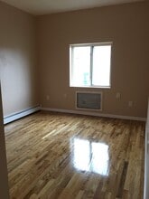 1384 McBride St, Unit 1 in Far Rockaway, NY - Building Photo - Building Photo