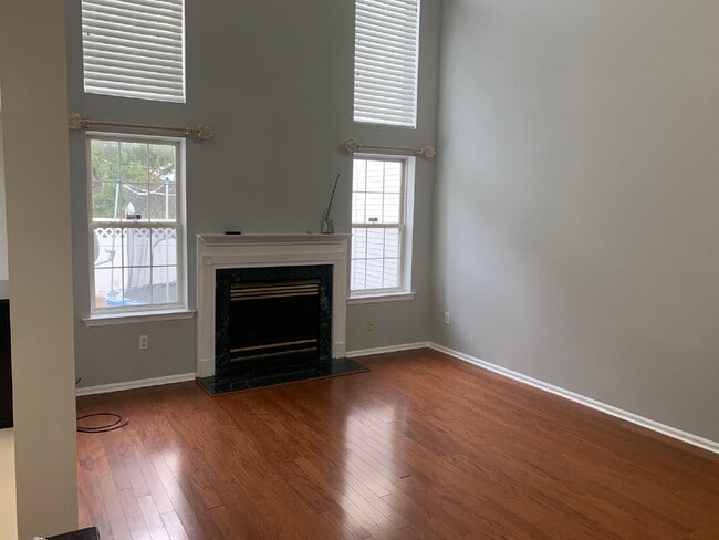 402 Harvest Ln in Monmouth Junction, NJ - Building Photo - Building Photo