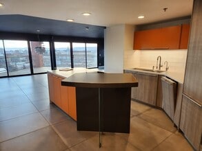 100 Park Ave W, Unit #1606 in Denver, CO - Foto de edificio - Building Photo