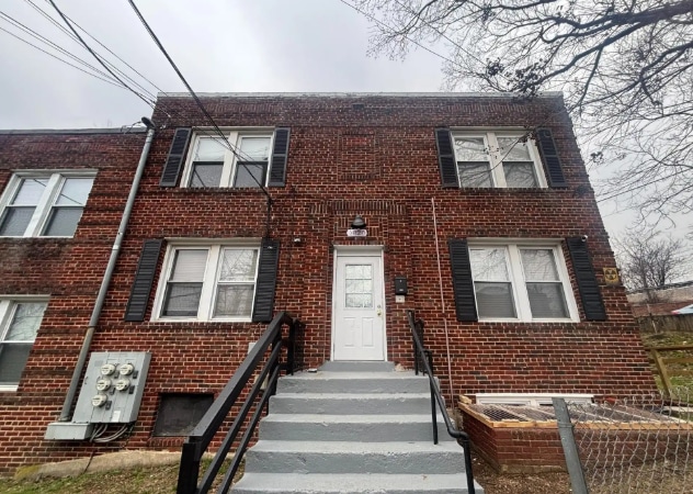 property at 2820 Pomeroy Rd SE