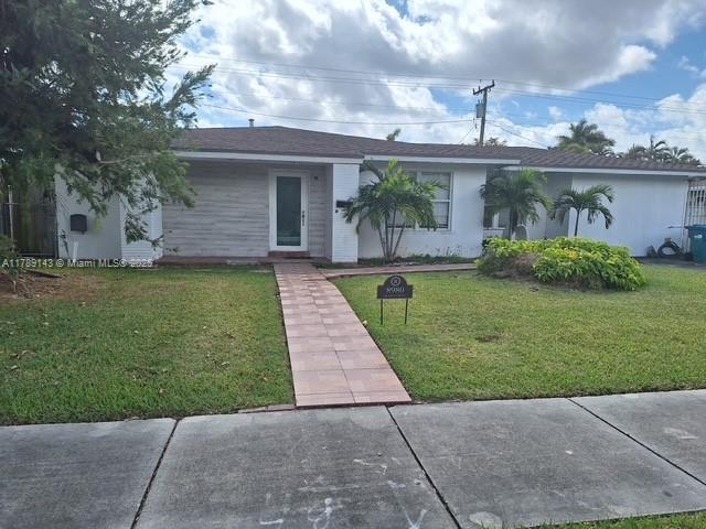 8980 SW 44th St in Miami, FL - Building Photo