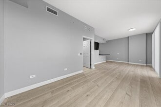 200 W Sahara Ave in Las Vegas, NV - Foto de edificio - Building Photo