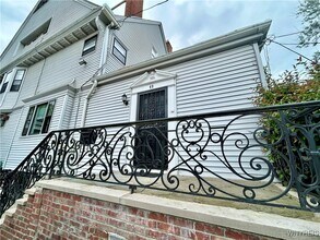 40 Oakland Pl in Buffalo, NY - Building Photo - Building Photo