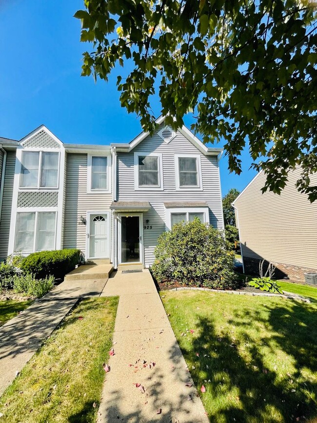 property at 925 Elm Ct