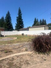 10913 Dixon Rd in Oakdale, CA - Building Photo - Building Photo