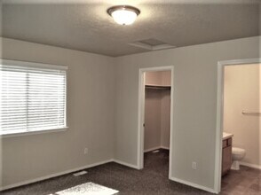 8263 W Orbit Dr in Boise, ID - Foto de edificio - Building Photo