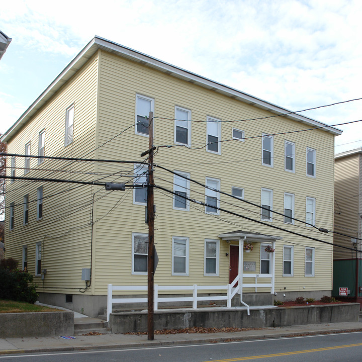 283 Manville Rd in Woonsocket, RI - Building Photo