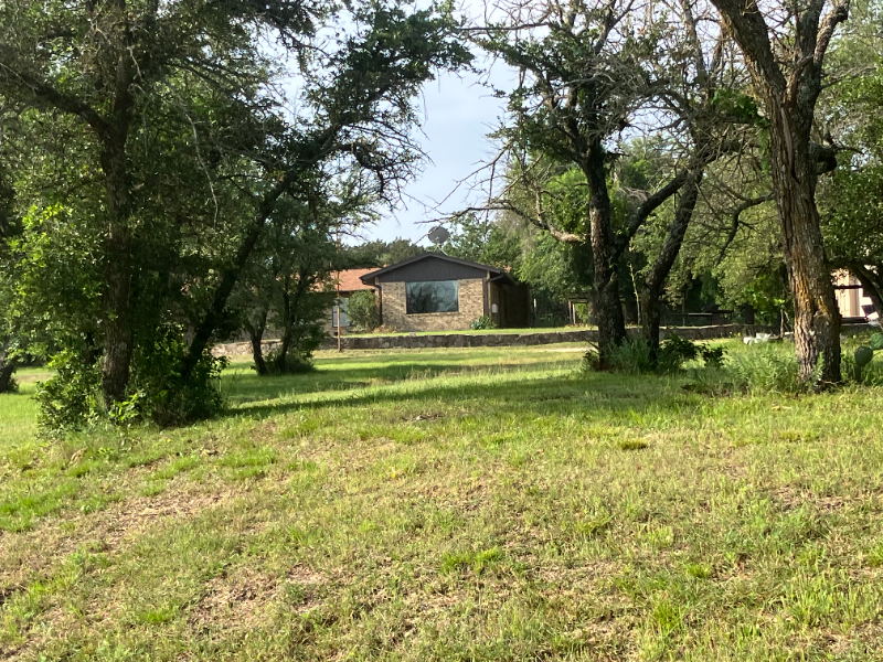 425 Private Rd 816 in Stephenville, TX - Building Photo