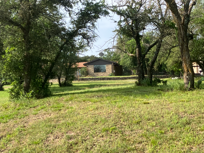 property at 425 Private Rd 816