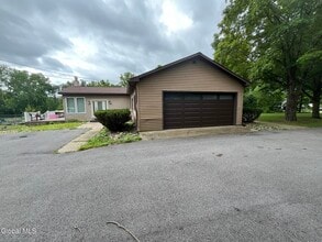 656 Sacandaga Rd in Schenectady, NY - Building Photo - Building Photo