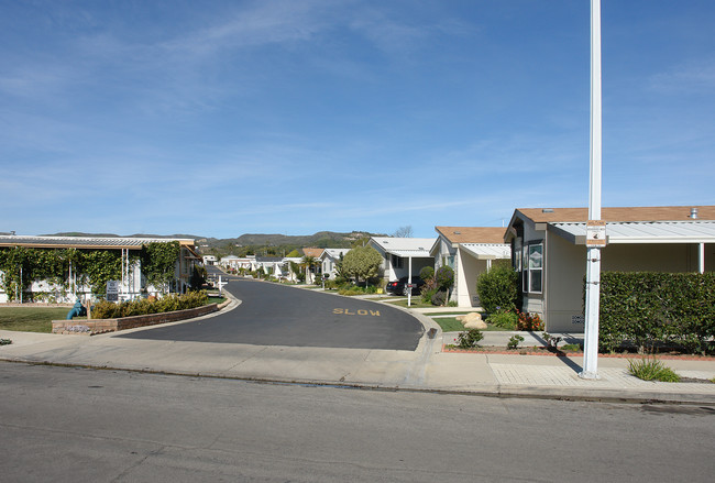 11100 Telegraph Rd in Ventura, CA - Building Photo - Building Photo