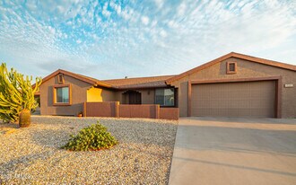 10005 W Oak Ridge Dr in Sun City, AZ - Building Photo