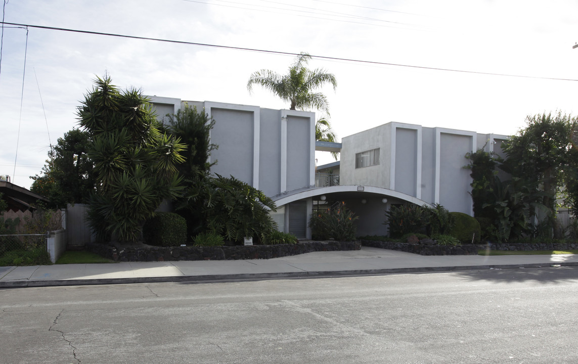 Windsor Court in Buena Park, CA - Building Photo