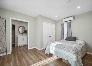 1006 Center St-Unit -2 in San Antonio, TX - Foto de edificio - Building Photo