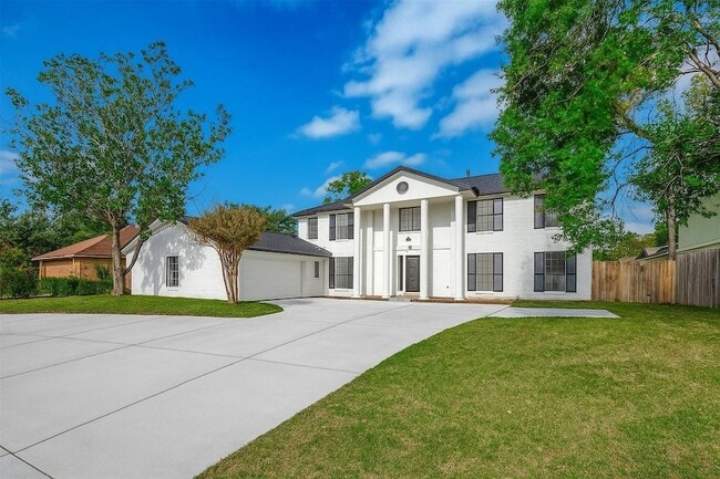 property at 3102 Glenn Lakes Ln