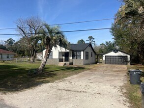 340 Meadow Dr in Bridge City, TX - Building Photo - Building Photo