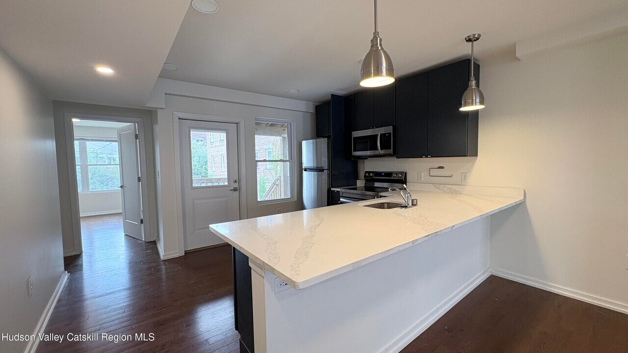 205 Warren St in Hudson, NY - Building Photo