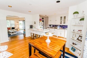 978 Radcliffe Rd in Towson, MD - Foto de edificio - Building Photo