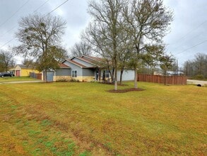106 Ninole Ct in Bastrop, TX - Building Photo - Building Photo