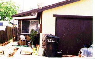 422-426 N 5th Ave in Oakdale, CA - Building Photo