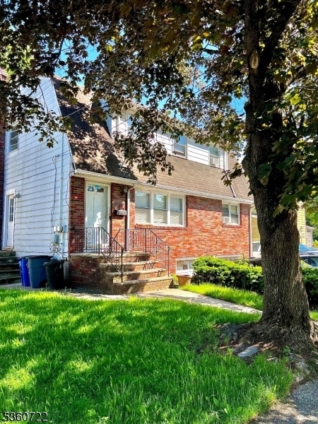 11 Pilgrim Ct in Bloomfield, NJ - Building Photo
