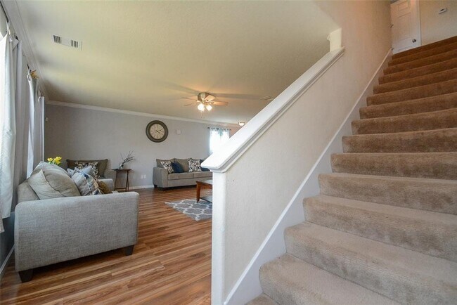 9930 Swallow Dr in Conroe, TX - Foto de edificio - Building Photo