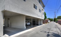 Bright Villa Apartments in Whittier, CA - Foto de edificio - Building Photo