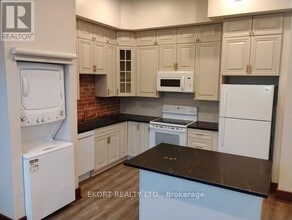 251 Front St in Belleville, ON - Building Photo - Building Photo