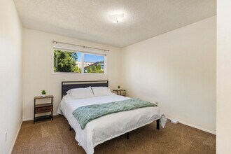 15706 Ash Way in Lynnwood, WA - Building Photo - Building Photo