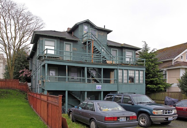 2414 Hoyt Ave in Everett, WA - Foto de edificio - Building Photo