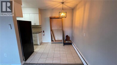 326 Hunter St E in Hamilton, ON - Building Photo - Building Photo