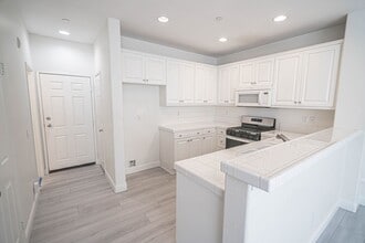 27290 Arbor Pl in Santa Clarita, CA - Building Photo - Building Photo