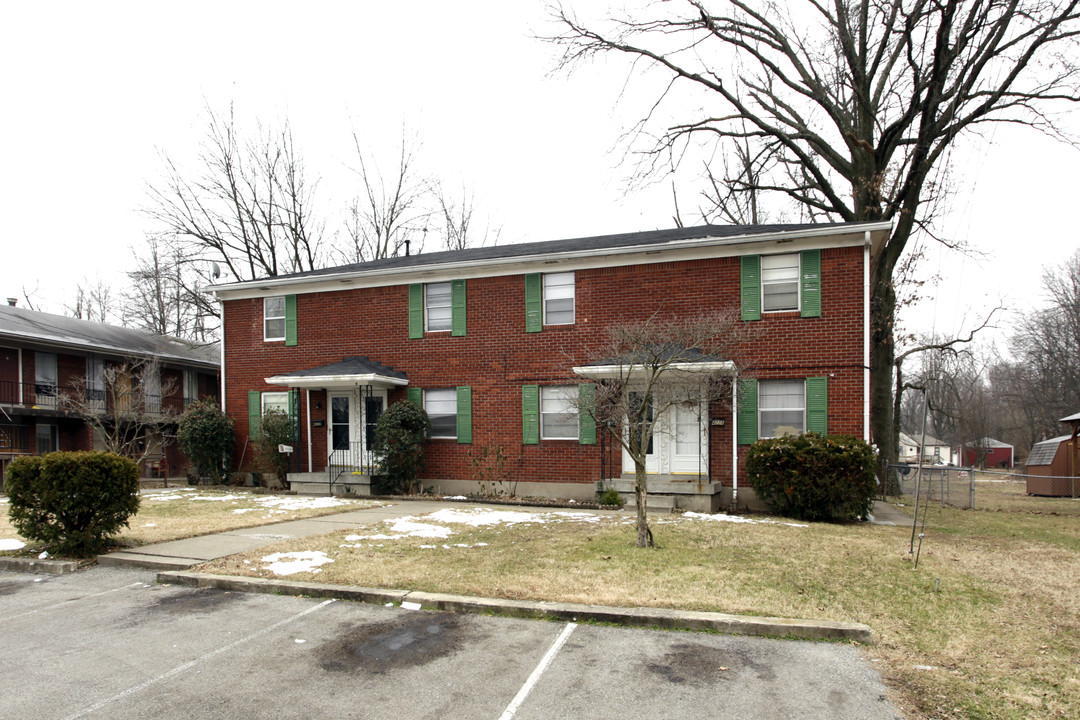 4222 Flintlock Dr in Louisville, KY - Foto de edificio