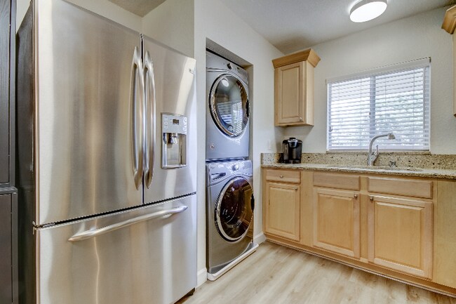 4480 Overlook Dr NE, Unit 27 in St. Petersburg, FL - Building Photo - Building Photo